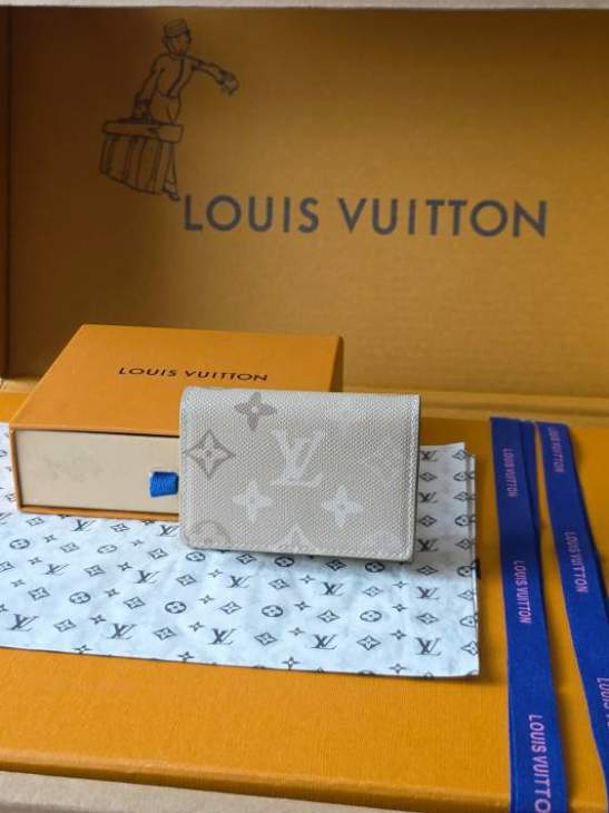 Picture of Louis Vuitton Wallets _SKUfw238757267fw